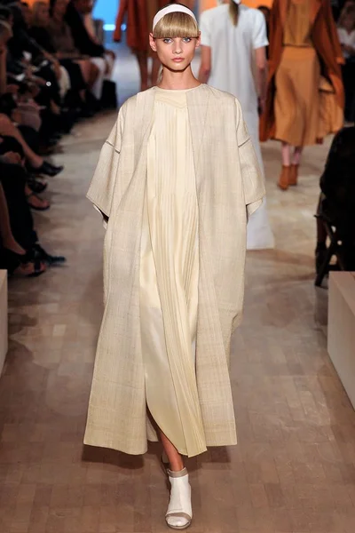 Look 10